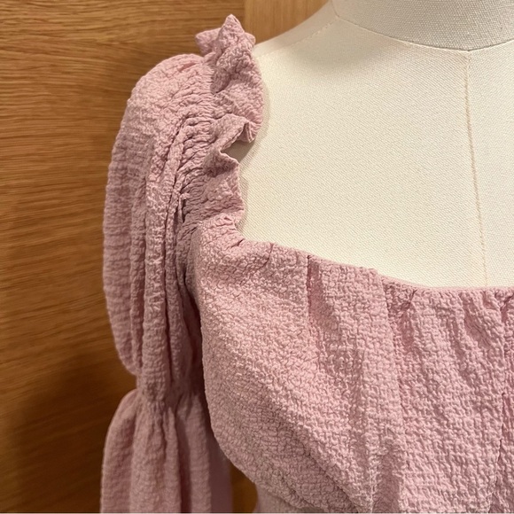 ASTR THE LABEL | Cinched Sleeve Cropped Blouse | Size Small | Soft Pink - Picture 2 of 10